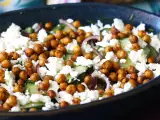 Recept Šalát z uhoriek, pečeného cíceru, avokáda a fety